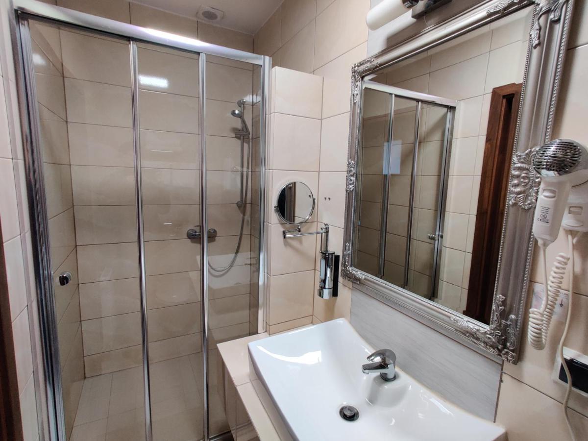 Belweder Apart otel Porosły Dış mekan fotoğraf