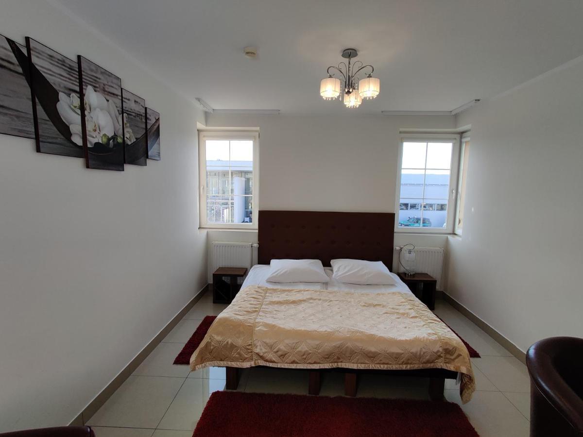 Belweder Apart otel Porosły Dış mekan fotoğraf