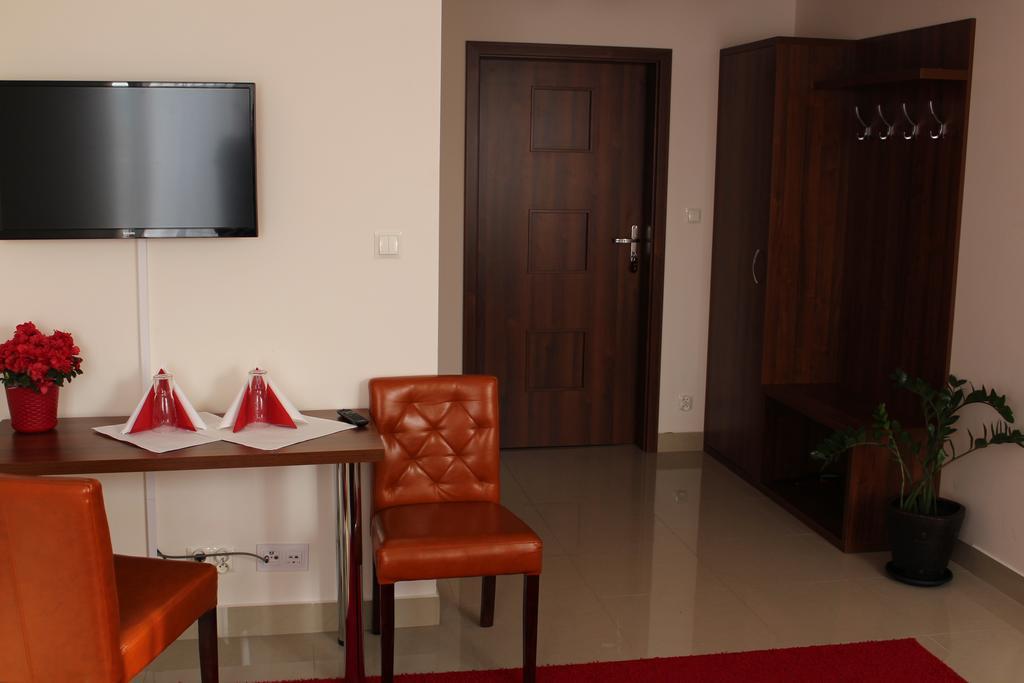 Belweder Apart otel Porosły Oda fotoğraf