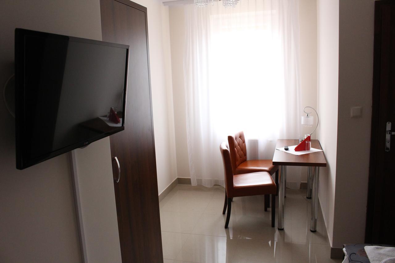 Belweder Apart otel Porosły Dış mekan fotoğraf